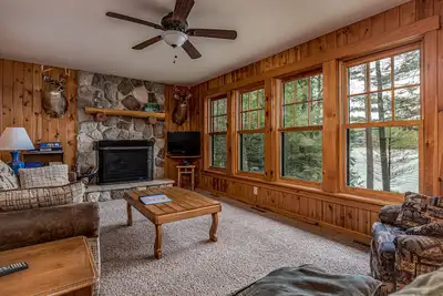 Image de 2 Immaculate Cabins on Little Saint Germain Lake!
