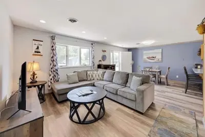 Image de Reduced Fall Rates, perfect island location, tastefully decorated