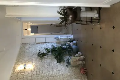 Image de Appartement tout le 1 étage avec terrasse balcon a 40 m de la plage et centre
