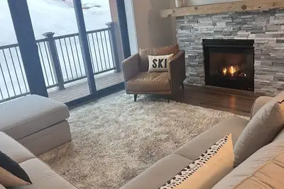 Image de New construction Fairbank Lodge 2-story slope-side ski-in / ski-out unit