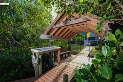 Image de Island Oasis with Pool - Family Beach Getaway!