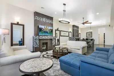 Image de 20% Off Monthly | 10% Off Weekly-Carondelet Street Modern Suites