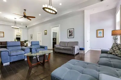 Image de 20% Off Monthly | 10% Off Weekly-Carondelet Street Stylish Suites