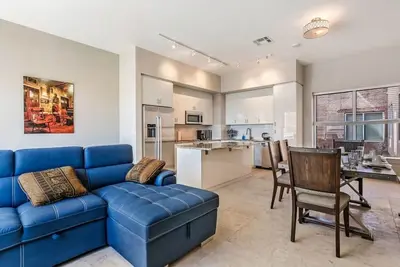 Image de Vibrant Accessible Penthouse near Bourbon Street jazz clubs