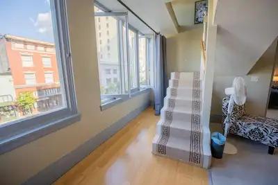 Image de The Broadway Condo