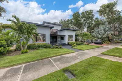Image de Modern beautiful home steps to Bayshore & Downtown
