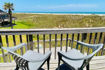 Image de Island Time - Beachfront Condo w\/ Pool Access