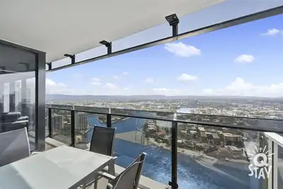 Image de Circle on Cavill - 1 Bedroom + Study Hinterland