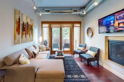 Image de Central Loft - Luxurious Downtown Condo