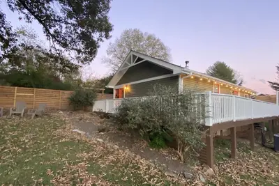 Image de Olive House w/Wet Room – Near Asheville & Biltmore - Clean and Pup-friendly!