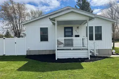 Image de Close to beach and kids park! Angelfish Cottage Clean and new and fully stocked
