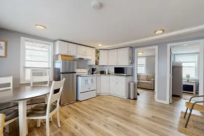 Image de Comfortable condo with partial Ac, and high-speed WiFi.
