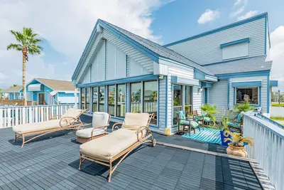 Image de Fun Family Retreat W\/ Fast WiFi, Canal Access, Large Deck, & More - Dogs Welcome