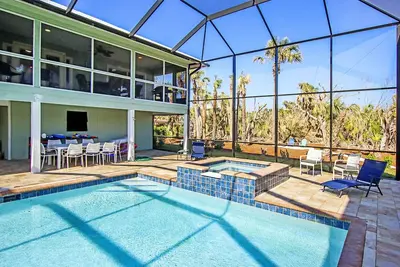 Image de Sea Bell Home - Short walk to Bowman`s Beach. Spacious vacation rental home