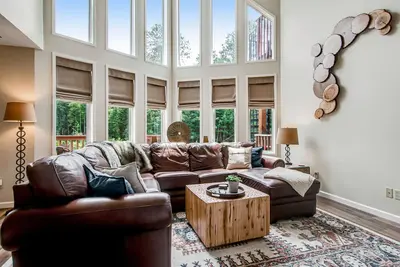 Image de Newly-built condo on Duck Lake with decks, private dock, & firepit