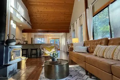 Image de Happy Lake Chalet Near Big Trees & Skiing, Dogs Ok!