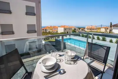 Image de Appartement \"Beach Waves Home\" avec vue sur la mer, piscine et Wi-Fi