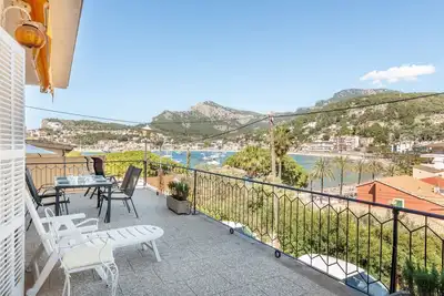 Image de Bel appartement en bord de mer avec Wi-Fi et climatisation.