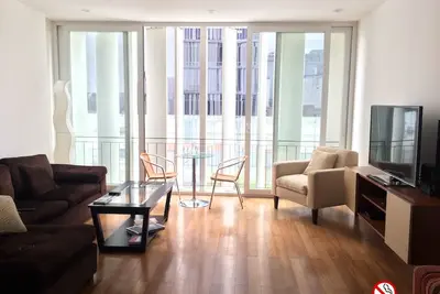 Image de Stunningly Beautiful & Modern Apt. Small building