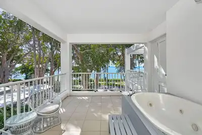 Image de 3 Bedroom Oceanfront Penthouse Beach Club Palm Cove