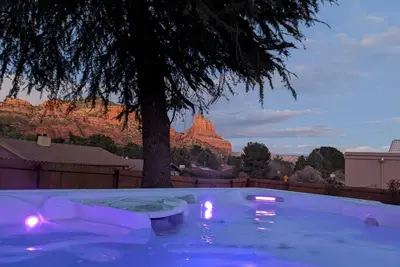 Image de ~New Listing ~ Tranquil Updated Home w\/Red Rock Views