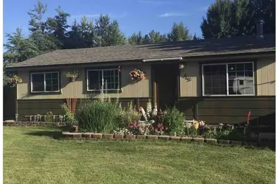 Image de Comfy Country home with hot tub, bbq & firepit\n15 Min-Glacier\n15 Min-Wf Snow Bus