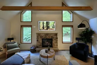 Image de Chalet Retreat -Hvac -FirePit -W/D -HotTub -Fireplace -Ev
