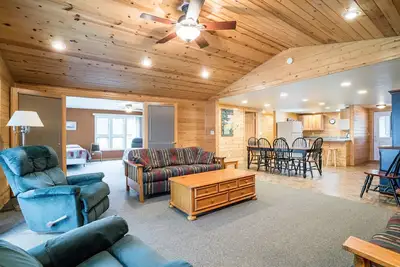 Image de Resort Living on 175ft of Sandy Beach on Ottertail Lake, Mn. - Cabin #10