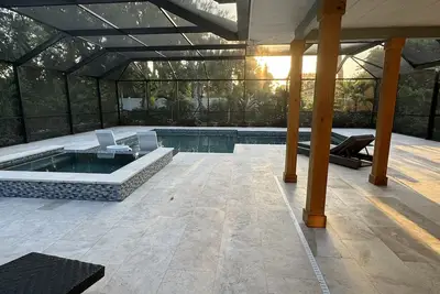 Image de Paradise Pool and Spa with full screen enclosure. 15 min from Anna Maria Island.