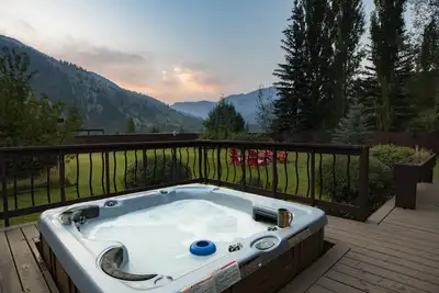 Image de Kabino: Stunning Views Hot Tub Fire Pit WiFi Fenced Backyard Snowmobiling Trash Service
