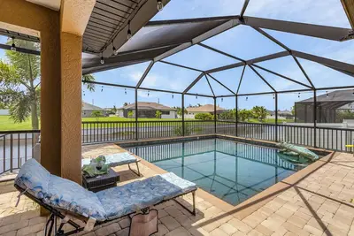 Image de Private Waterfront Villa with Heated Pool and Pool Table - Villa Heat Wave - Roelens Vacations