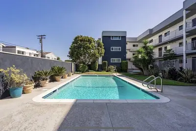 Image de Fall Special! Stunning Modern Luxury Condo - Gym, Pool, Steps to Hermosa