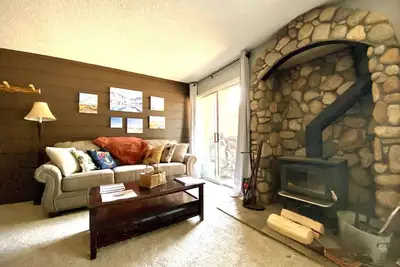 Image de A Cozy, Dog-Friendly Mountian Retreat