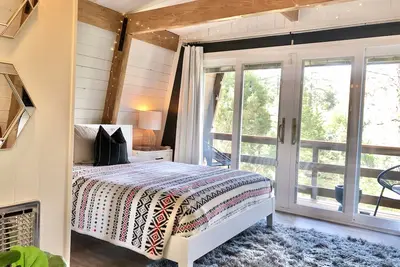 Image de Maison Solange Boho Modern Cabin in Moonridge w/ hot tub, Near resorts golf zoo
