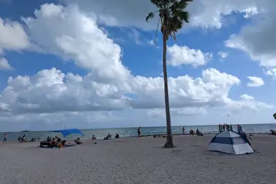 Image de Walk to White Sandy Beach & Relax! !