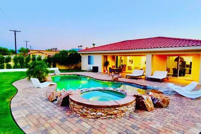 Image de Lux 🏝 KingBed Jacuzzi&Salt Pool Sleeps 10