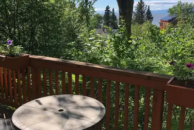 Image de Downtown apartment with private deck