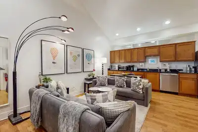Image de Hip, Cozy Garden & Lakeview Home w/Kitchenette, Furnished Patio, Great Location
