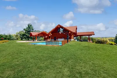 Image de Grand cabin with lake view, pond, wood fireplace & Ac, & fast WiFi