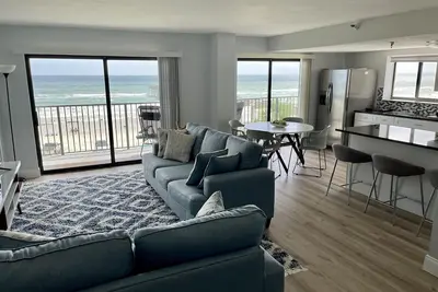 Image de Ocean front double balcony, fully remodeled!