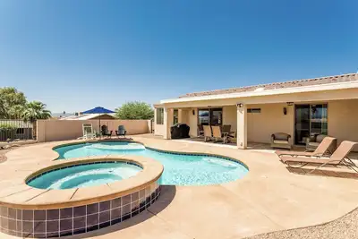 Image de Avalon Oasis with Pool/Spa, 4 Bedrooms, Private Casita, Close to Lake!