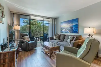 Image de 2 Br Condo Across the Road from Maui's Best Beaches!