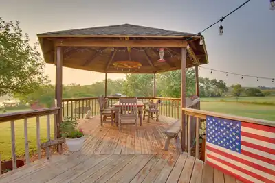Image de Red Bluff Inn & Retreat w\/ Entire Ranch on Lake!