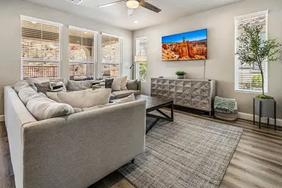 Image de Southern Utah Escape at Escondido Resort | Ping Pong Table, Resort Amenities, Slp 20!