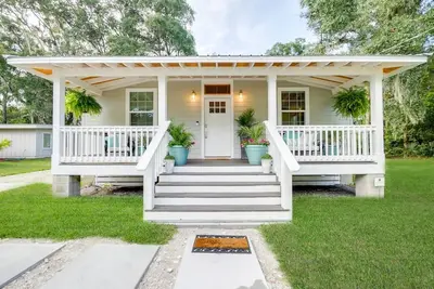 Image de *Relax in a Charming Coastal Cottage* Near beach