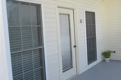 Image de This second floor condo is just a short 1/2 block from a lifeguard protected beach and a short walk to the Cove Beach and 2nd Ave fishing jetty.