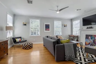 Image de Canal Up |Streetcar Line MidCity| Add More Space!