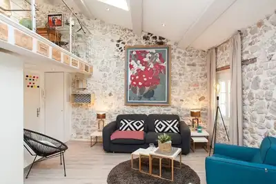 Image de Superbe appartement loft coeur du vieil Antibes 3mns de la plage