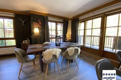 Image de Stylish ski-in ski-out 3 bed apartment, sleeps 6 in Arc 1950