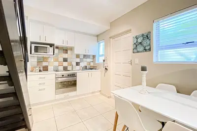 Image de Beautiful and funky fully furnished cottage that sleeps 2